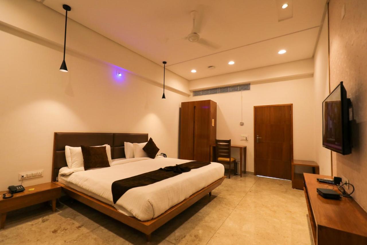 מלון Club Heaven Palanpur מראה חיצוני תמונה