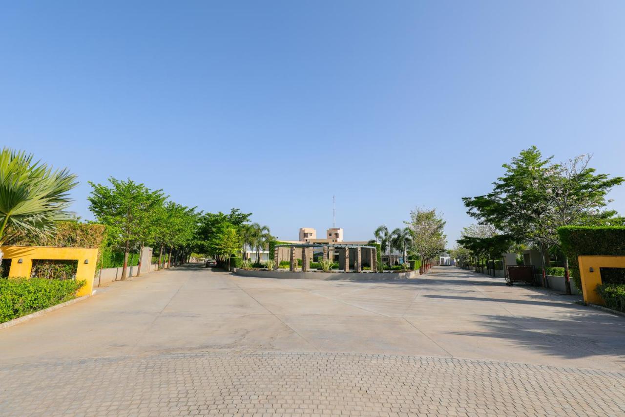 מלון Club Heaven Palanpur מראה חיצוני תמונה